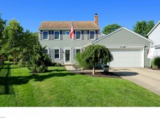 23697 Sawmill Bnd, Olmsted Falls, OH 44138