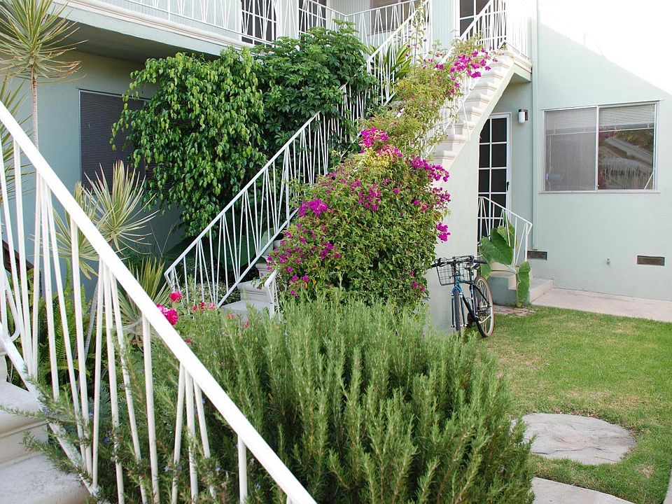 12th Street Santa Monica near Broadway garden area