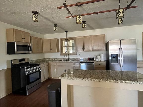 5th image of 601 Anderson St