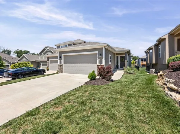 31726 W 83rd Ct, De Soto, KS 66018