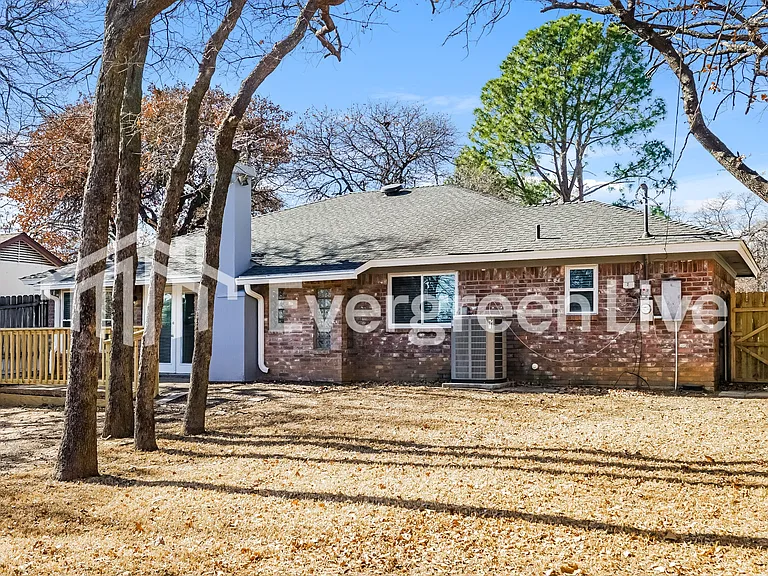 5705 Cedar Ridge Dr — Photo 9