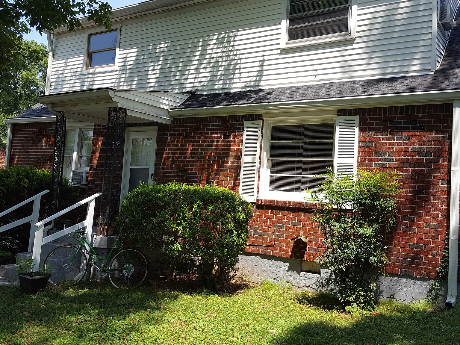 917 Thomas Ave — Photo 1