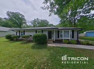 5820 Old Meadow Rd, Charlotte, NC 28227