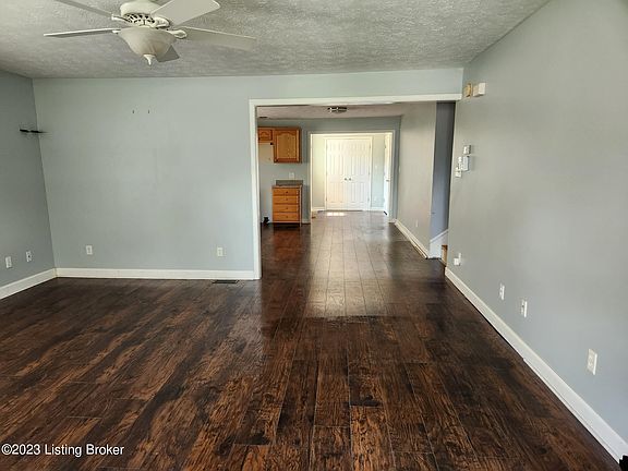5th image of 415 Marcus St
