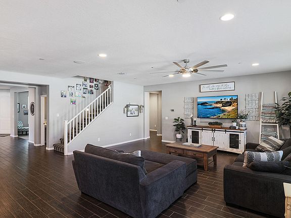 3rd image of 2315 N Acacia Way