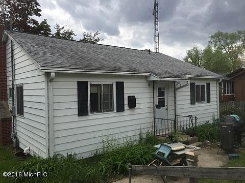 2nd image of 1121 Willow Dr