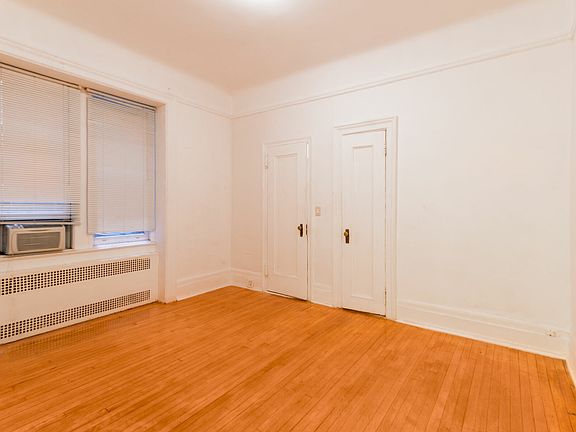 4th image of 26 E 63rd St APT 2E
