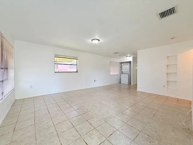 3 bed, 2.0 bath, 1008 sqft, $2,200 — Photo 3