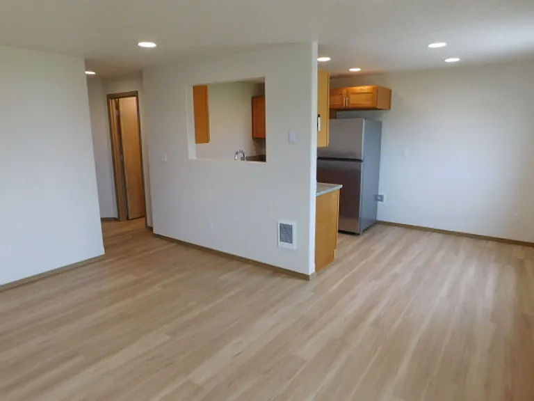 387-389 Clover St — Photo 5