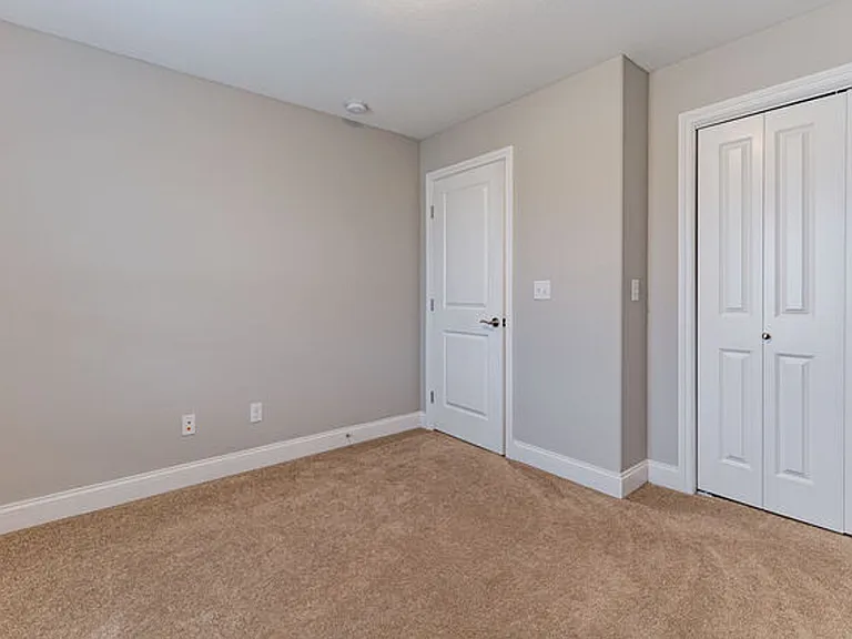 901 Cates Dr — Photo 17