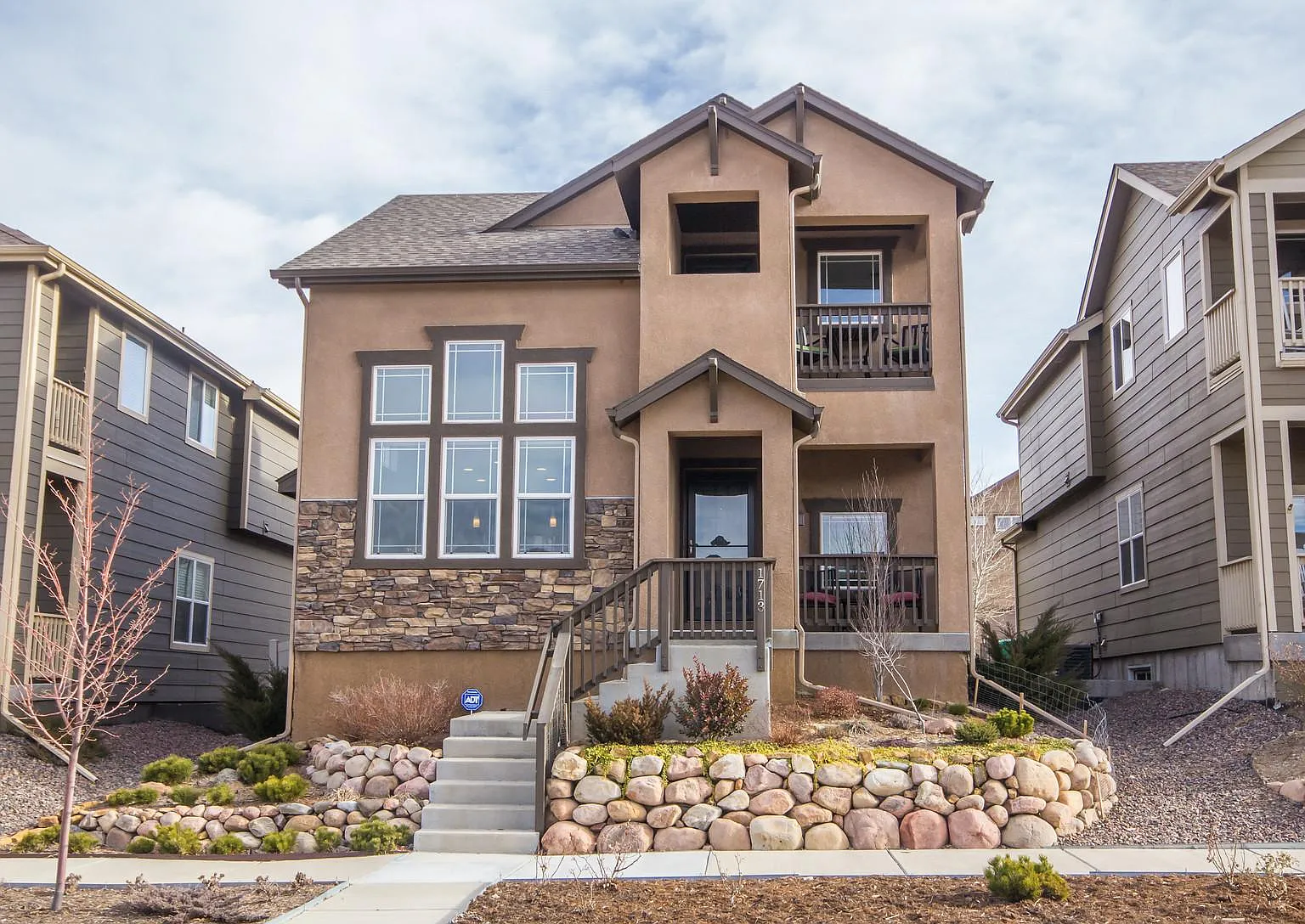 4 bed, 3.5 bath, 2455 sqft, $2,650 — Photo 1