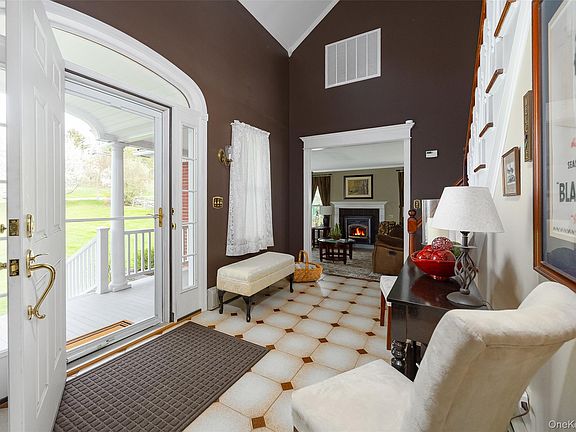 5th image of 102 Beaver Road