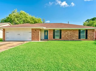 285 Circle Dr, Bridge City, TX 77611