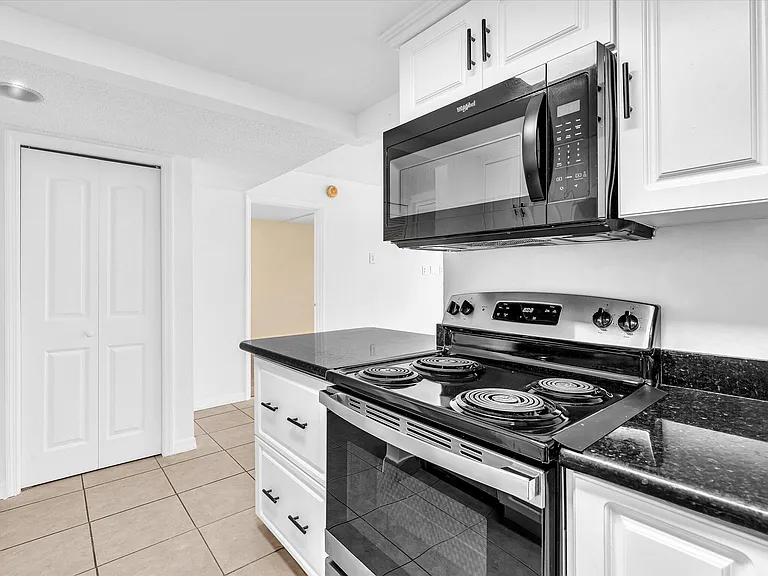 220 Lakeview Dr #210 — Photo 10