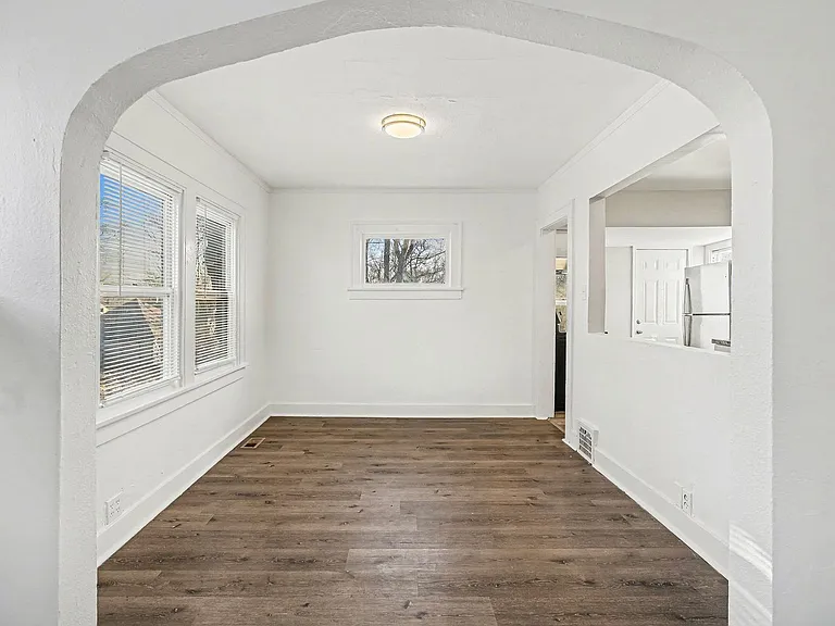2421 E 67th Ter — Photo 3