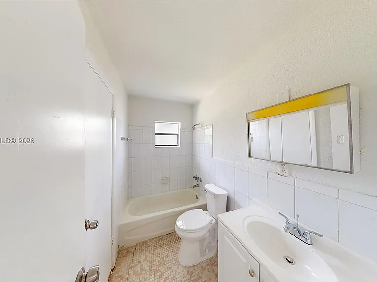 6811 SW 16th St — Photo 16