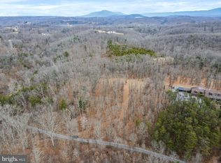 75 White Oak Ln, Berkeley Springs, WV 25411