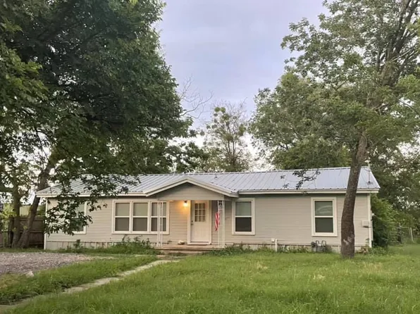 110 W Birch St, Elm Mott, TX 76640