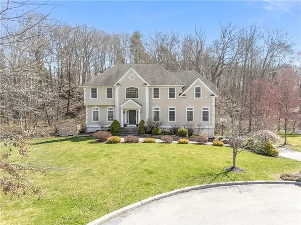 38 Kenzbrit Court, Poughkeepsie, NY 12603