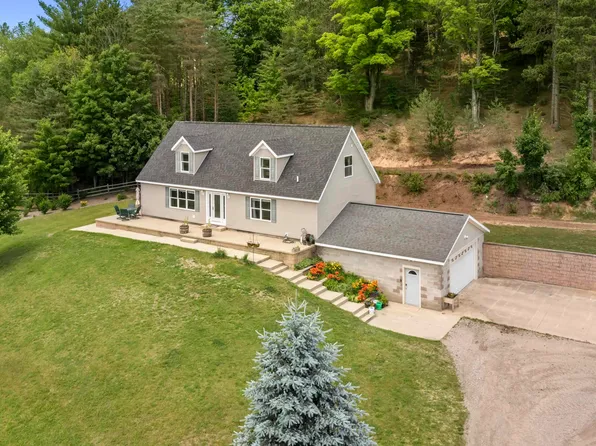 1012 W River Rd, Traverse City, MI 49696