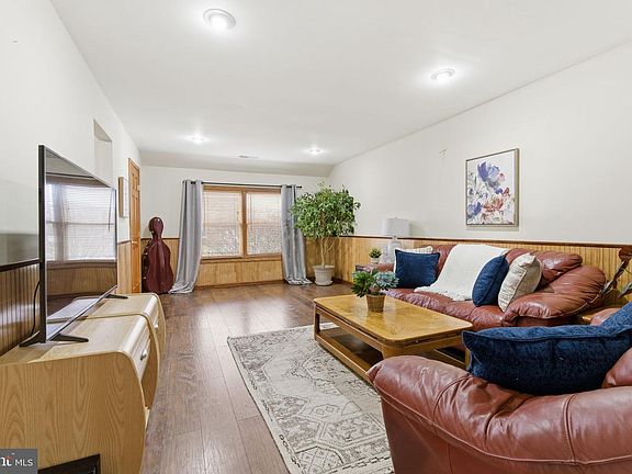 5th image of 744 Fairbridge Dr