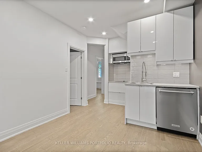 35 Humberside Ave #2 — Photo 16
