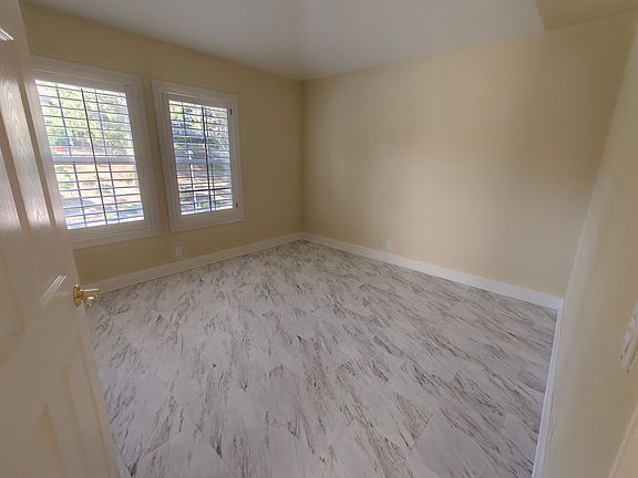 5th image of 27900 Mount Hood Way
