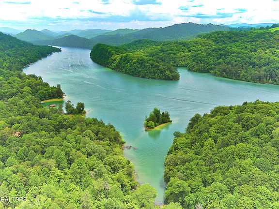 3rd image of 119 Laurel Wood Rd