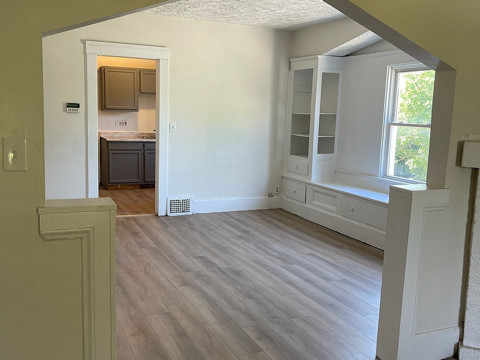 1st image of 726 E 117th St #1