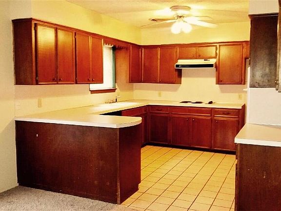 4th image of 3802 Santa Monica Dr