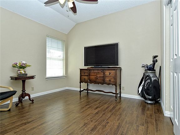 3rd image of 1102 Thistle Trl