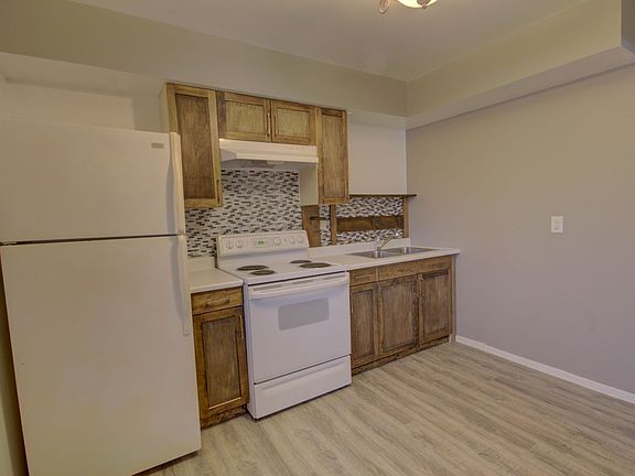 3rd image of 1105 Tremont Ave #1105