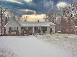 2664 Forest Dr, Hinckley, OH 44233