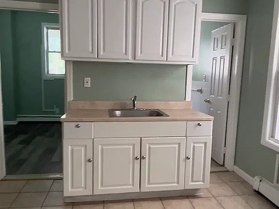 4th image of 549 Summer St APT 2R