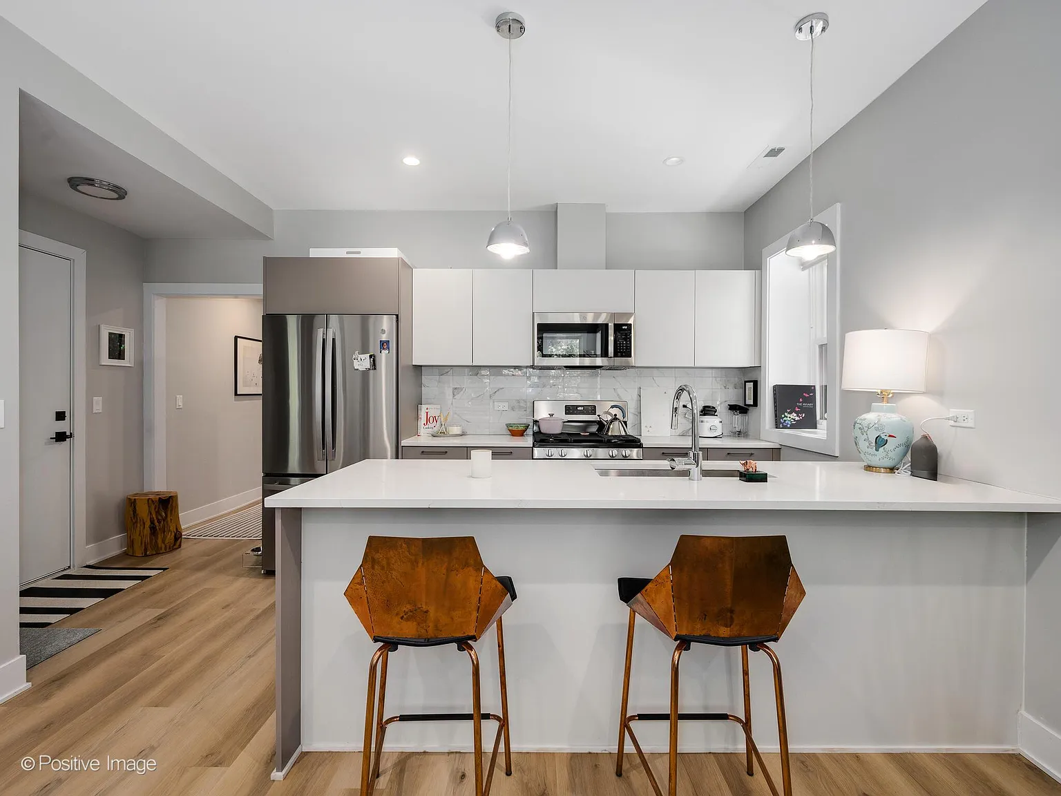 833 N Hoyne Ave — Photo 3