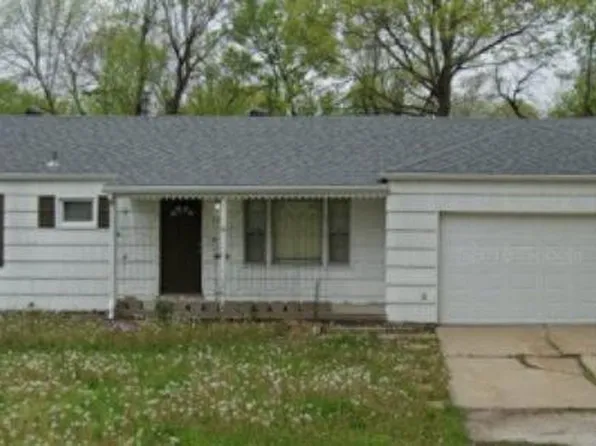 221 S Chester Ter, Olathe, KS 66061