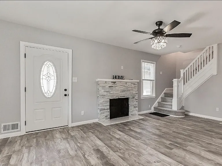 1307 Grant Ave — Photo 2