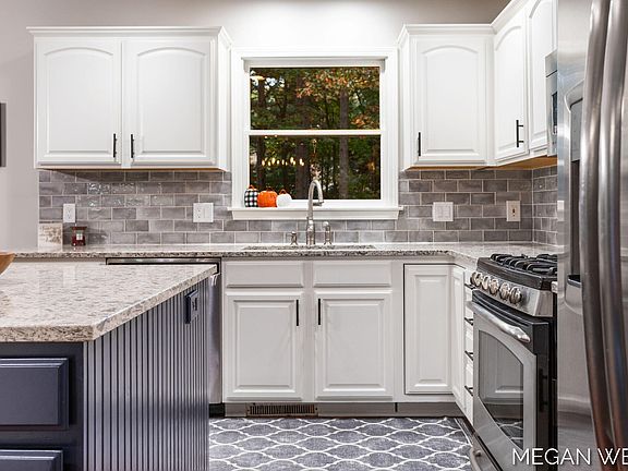 4th image of 15255 Hofma Dr