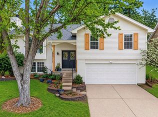 2512 Maple Crossing Dr, Ballwin, MO 63011