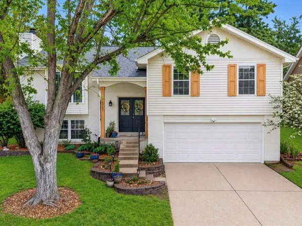 2512 Maple Crossing Dr, Ballwin, MO 63011