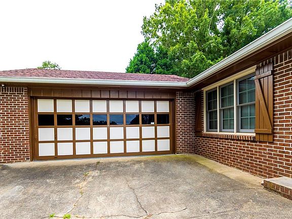 2nd image of 3401 Rae Pl