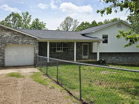 3rd image of 14020 Howard Ln
