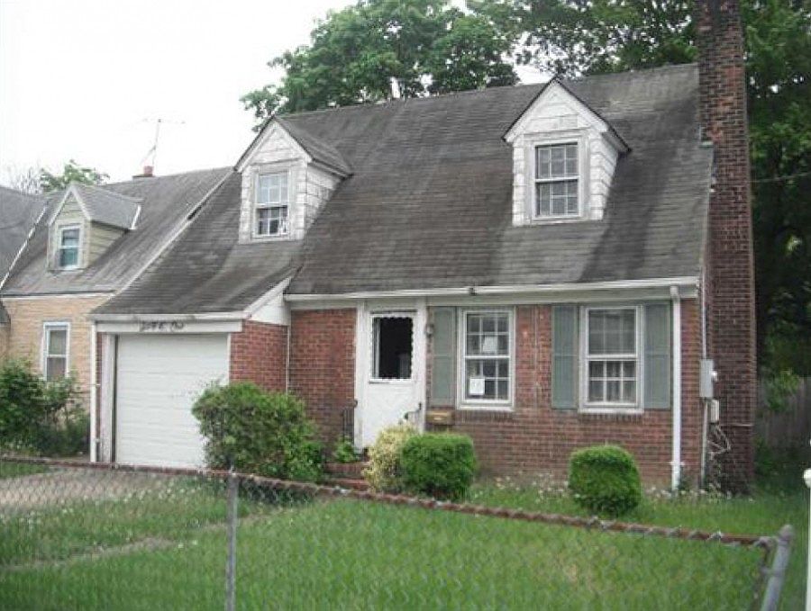 1st image of 61 W Clinton Ave