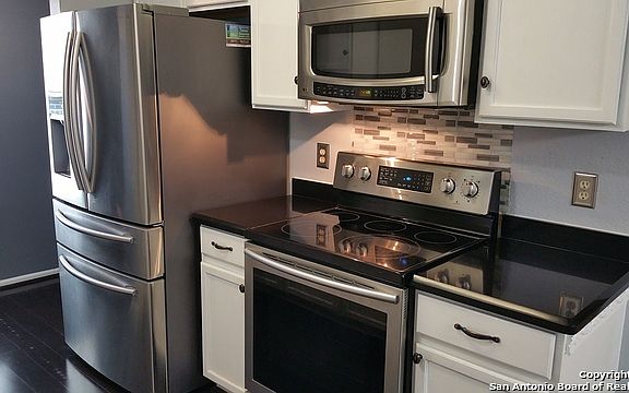 4th image of 3423 Avoca Dr