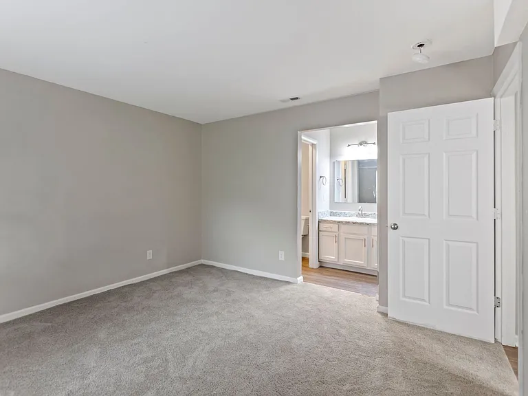 The Lenox Apartment Homes — Photo 30