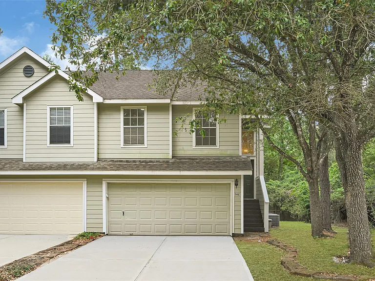 146 S Walden Elms Cir — Photo 1