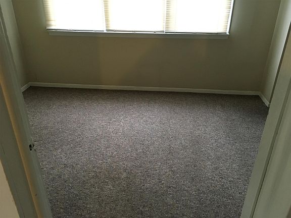 2nd image of 615 Pearl St APT 2
