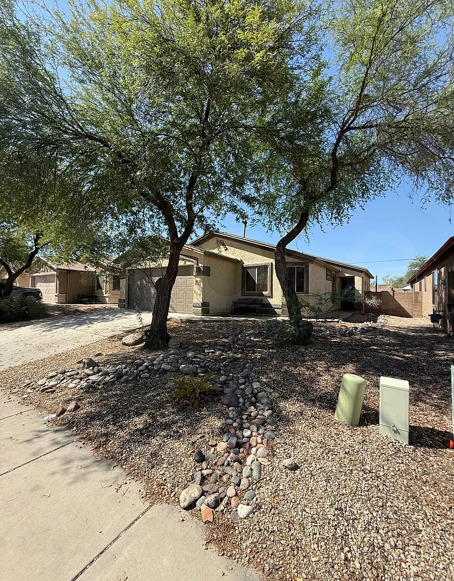 4 bed, 2.0 bath, 1538 sqft, $1,799 — Photo 2