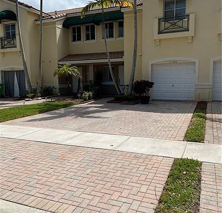 2nd image of 11386 NW 33rd St