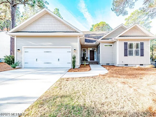 1320 Longleaf Drive E, Pinehurst, NC 28374